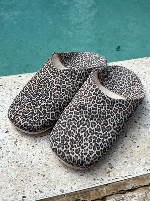 Les babouches en cuir Léopard clair
