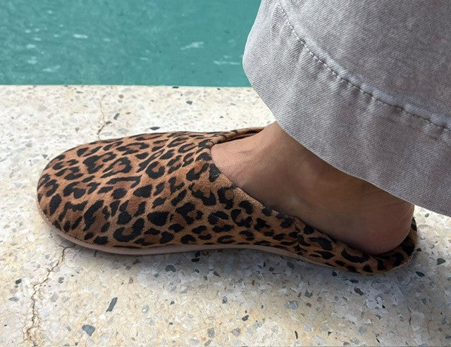 Les babouches en cuir Léopard foncé