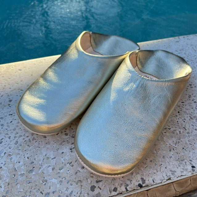 Les babouches en cuir Léopard clair
