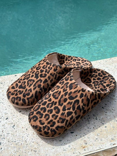 Les babouches en cuir Léopard foncé