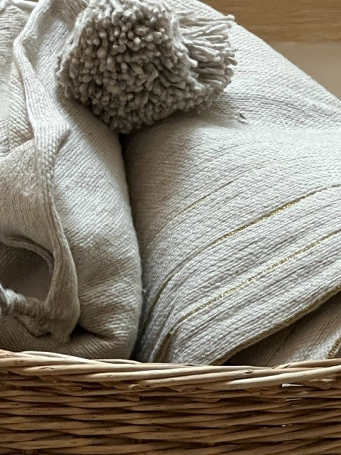 LES PLAIDS A POMPONS